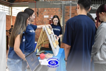 Estudantes colocam em prática seus conhecimentos na Feira de Ciências | 8º ano