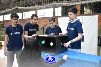 Estudantes colocam em prática seus conhecimentos na Feira de Ciências | 8º ano