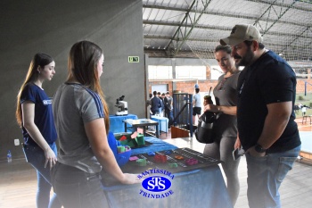 Estudantes colocam em prática seus conhecimentos na Feira de Ciências | 8º ano