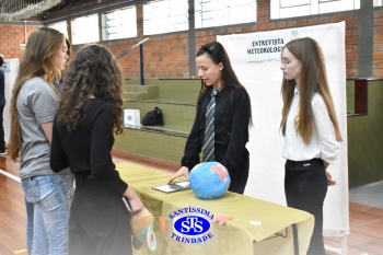 Estudantes colocam em prática seus conhecimentos na Feira de Ciências | 8º ano