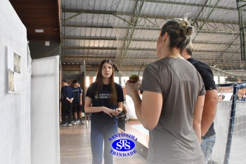 Estudantes colocam em prática seus conhecimentos na Feira de Ciências | 8º ano