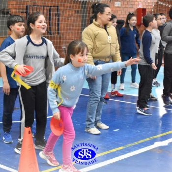 Gincana Esportiva proporciona dinâmicas que incentivam o trabalho em equipe | 4º ano