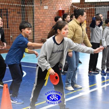 Gincana Esportiva proporciona dinâmicas que incentivam o trabalho em equipe | 4º ano