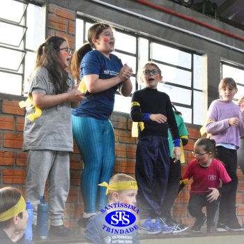 Gincana Esportiva proporciona dinâmicas que incentivam o trabalho em equipe | 4º ano