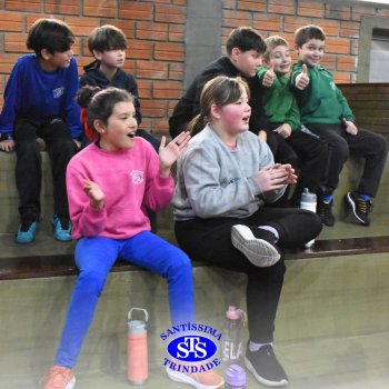 Gincana Esportiva proporciona dinâmicas que incentivam o trabalho em equipe | 4º ano