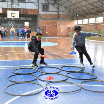 Gincana Esportiva proporciona dinâmicas que incentivam o trabalho em equipe | 4º ano