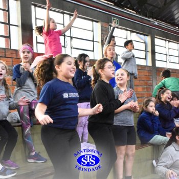 Gincana Esportiva proporciona dinâmicas que incentivam o trabalho em equipe | 4º ano