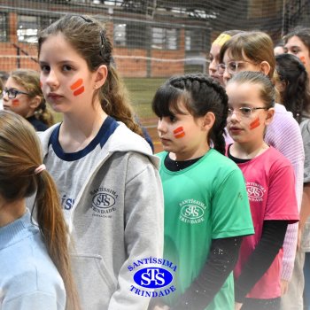 Gincana Esportiva proporciona dinâmicas que incentivam o trabalho em equipe | 4º ano