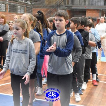 Gincana Esportiva proporciona dinâmicas que incentivam o trabalho em equipe | 4º ano