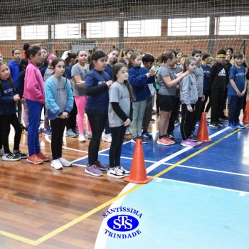 Gincana Esportiva proporciona dinâmicas que incentivam o trabalho em equipe | 4º ano