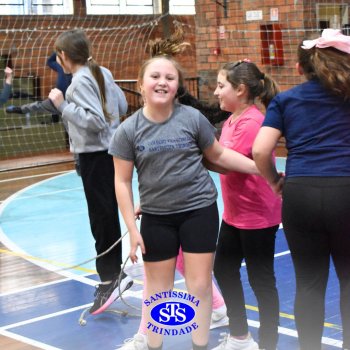 Gincana Esportiva proporciona dinâmicas que incentivam o trabalho em equipe | 4º ano