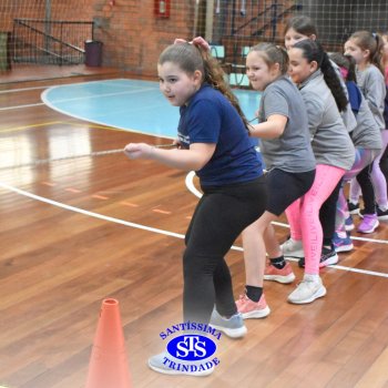 Gincana Esportiva proporciona dinâmicas que incentivam o trabalho em equipe | 4º ano