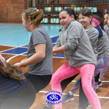 Gincana Esportiva proporciona dinâmicas que incentivam o trabalho em equipe | 4º ano