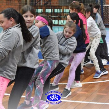 Gincana Esportiva proporciona dinâmicas que incentivam o trabalho em equipe | 4º ano