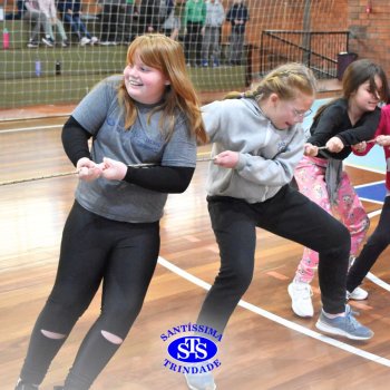 Gincana Esportiva proporciona dinâmicas que incentivam o trabalho em equipe | 4º ano