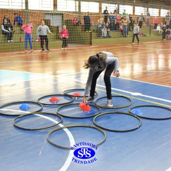 Gincana Esportiva proporciona dinâmicas que incentivam o trabalho em equipe | 4º ano