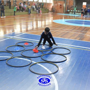 Gincana Esportiva proporciona dinâmicas que incentivam o trabalho em equipe | 4º ano