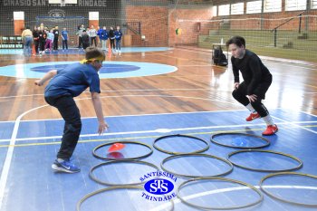Gincana Esportiva proporciona dinâmicas que incentivam o trabalho em equipe | 4º ano