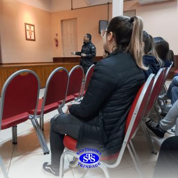 Alunos participam de conversa sobre o trabalho no Exército Brasileiro