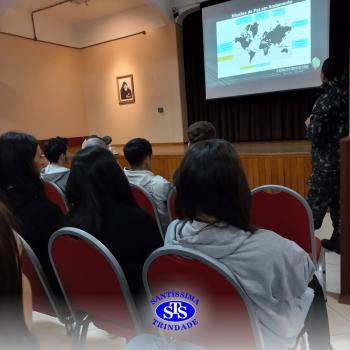Alunos participam de conversa sobre o trabalho no Exército Brasileiro