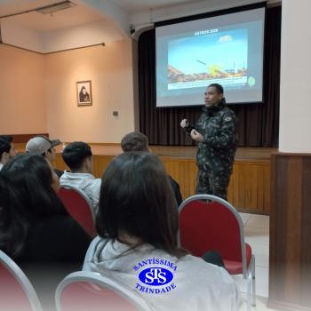 Alunos participam de conversa sobre o trabalho no Exército Brasileiro