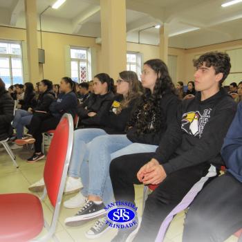 Alunos participam de conversa sobre o trabalho no Exército Brasileiro