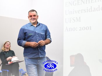 Crianças conhecem o dia a dia de algumas profissões ao ouvir relatos de pais