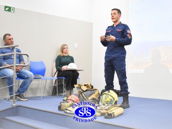 Crianças conhecem o dia a dia de algumas profissões ao ouvir relatos de pais