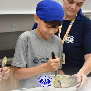 Mães dos estudantes do 5º  ano recebem um doce presente recheado de carinho