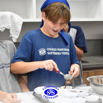 Mães dos estudantes do 5º  ano recebem um doce presente recheado de carinho