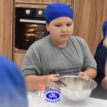 Mães dos estudantes do 5º  ano recebem um doce presente recheado de carinho