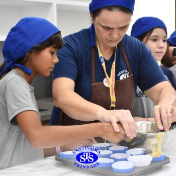 Mães dos estudantes do 5º  ano recebem um doce presente recheado de carinho