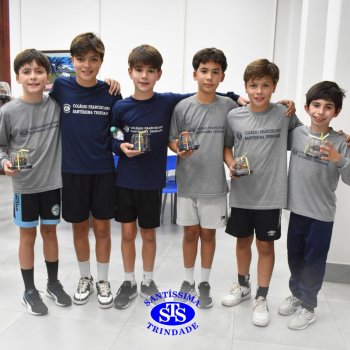 Mães dos estudantes do 5º  ano recebem um doce presente recheado de carinho