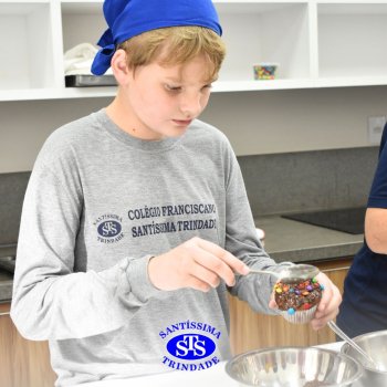 Mães dos estudantes do 5º  ano recebem um doce presente recheado de carinho