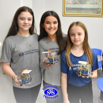 Mães dos estudantes do 5º  ano recebem um doce presente recheado de carinho