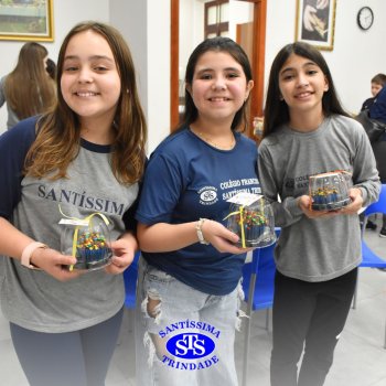 Mães dos estudantes do 5º  ano recebem um doce presente recheado de carinho