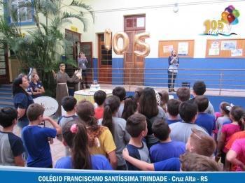 2º ao 4º ano - Parabéns, Santíssima ! 