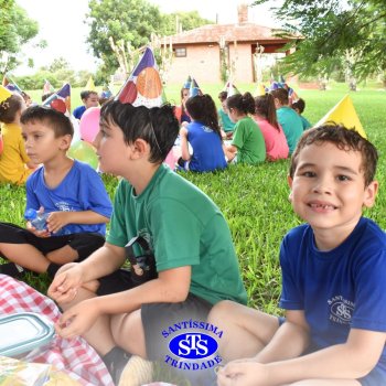 Turmas do 1º ano celebram os 112 anos do Colégio no Parque Franciscano STS com piquenique