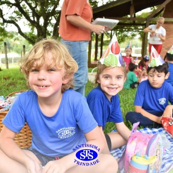 Turmas do 1º ano celebram os 112 anos do Colégio no Parque Franciscano STS com piquenique