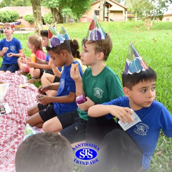 Turmas do 1º ano celebram os 112 anos do Colégio no Parque Franciscano STS com piquenique