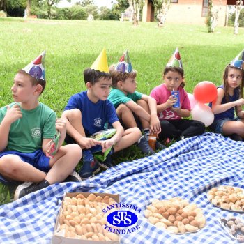 Turmas do 1º ano celebram os 112 anos do Colégio no Parque Franciscano STS com piquenique