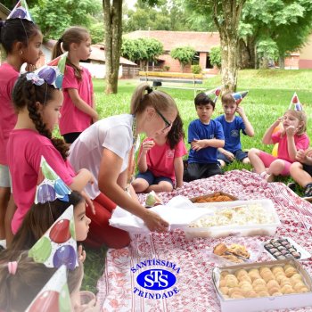 Turmas do 1º ano celebram os 112 anos do Colégio no Parque Franciscano STS com piquenique