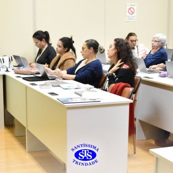 Professores exploram plataformas Matific e Plurall para conhecer novos recursos