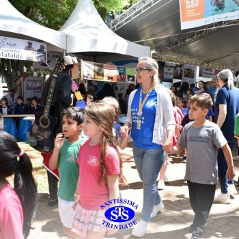 Estudantes do Colégio participam da 28ª Feira do Livro