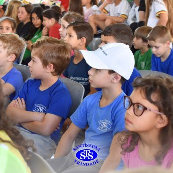 Estudantes do Colégio participam da 28ª Feira do Livro