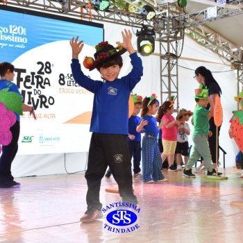 Estudantes do Colégio participam da 28ª Feira do Livro