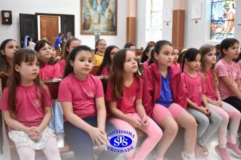 Alunos refletem sobre o sentido do Natal durante celebração | 2º ano