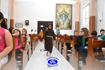 Alunos refletem sobre o sentido do Natal durante celebração | 2º ano