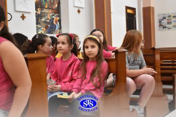 Alunos refletem sobre o sentido do Natal durante celebração | 2º ano
