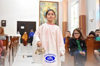 Alunos refletem sobre o sentido do Natal durante celebração | 2º ano